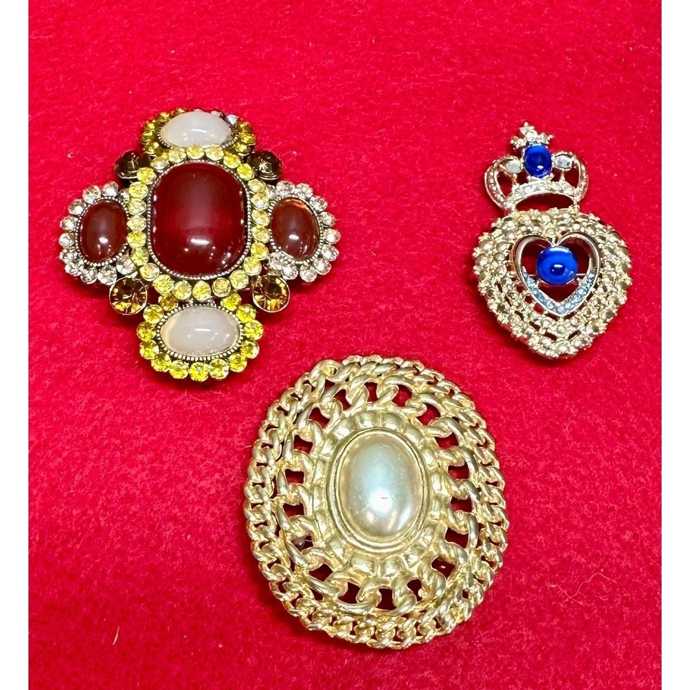 Vintage Brooch Lot 3 Pc Faux Pearl Red Cabochon Crown Pin Jewelry - Picture 6 of 14